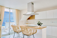 Wunderschönes Apartment (links) mit drei Schlafzimmern in Wohnanlage direkt am Meer