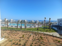 Luxuriöses Loftpenthouse in preisgekrönter Resortanlage am Meer