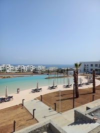 Luxuriöses Loftpenthouse in preisgekrönter Resortanlage am Meer