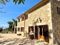 Naturstein-Finca mit eigener Bodega – eine Immobilie für viele Lebensträume