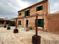 Natursteinfinca mit Garage und ausbaufähigem Gästehaus zur Langzeitmiete