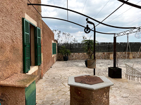 Natursteinfinca mit Garage und ausbaufähigem Gästehaus zur Langzeitmiete