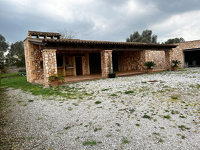 Natursteinfinca mit Garage und ausbaufähigem Gästehaus zur Langzeitmiete