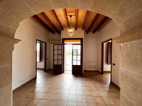 Natursteinfinca mit Garage und ausbaufähigem Gästehaus zur Langzeitmiete