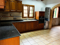 Natursteinfinca mit Garage und ausbaufähigem Gästehaus zur Langzeitmiete