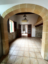 Natursteinfinca mit Garage und ausbaufähigem Gästehaus zur Langzeitmiete