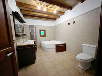 Natursteinfinca mit Garage und ausbaufähigem Gästehaus zur Langzeitmiete