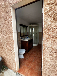 Natursteinfinca mit Garage und ausbaufähigem Gästehaus zur Langzeitmiete