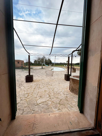 Natursteinfinca mit Garage und ausbaufähigem Gästehaus zur Langzeitmiete