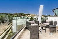 Modernes Penthouse mit eigenem Dachpool in fußläufiger Entfernung zu Annehmlichkeiten