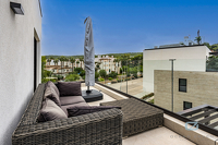 Modernes Penthouse mit eigenem Dachpool in fußläufiger Entfernung zu Annehmlichkeiten