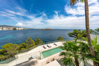 Luxuriöse Villa in erster Meereslinie