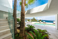 Luxuriöse Villa in erster Meereslinie