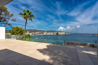 Luxuriöse Villa in erster Meereslinie