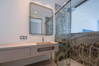 Luxuriöse Villa in erster Meereslinie