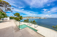 Luxuriöse Villa in erster Meereslinie