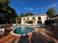 Wunderschöne Villa mit großer Tiefgarage