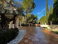 Wunderschöne Villa mit großer Tiefgarage