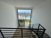 Luxuriöses Loftpenthouse in preisgekrönter Resortanlage am Meer