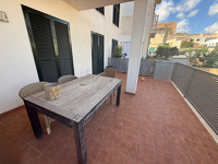 Langzeitmiete: Moderne, teilmöblierte 3-Zimmer-Wohnung mit Pool und Meerblick – sofort verfügbar