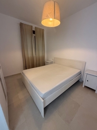 Langzeitmiete: Moderne, teilmöblierte 3-Zimmer-Wohnung mit Pool und Meerblick – sofort verfügbar