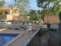 Langzeitmiete: Moderne, teilmöblierte 3-Zimmer-Wohnung mit Pool und Meerblick – sofort verfügbar